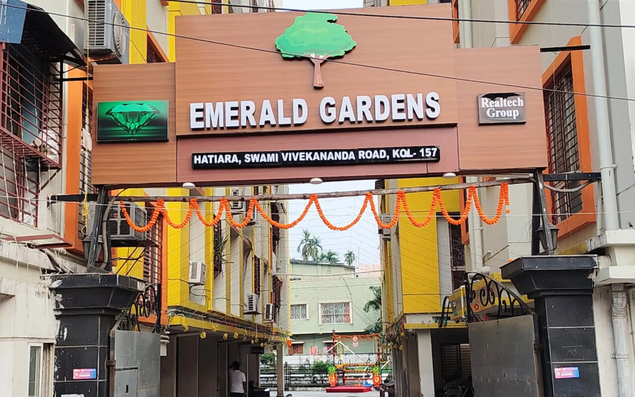 Emarald Garden _ 3BHK FLAT _ Chinar park _ Kolkata (5) EMERALD GARDENS
