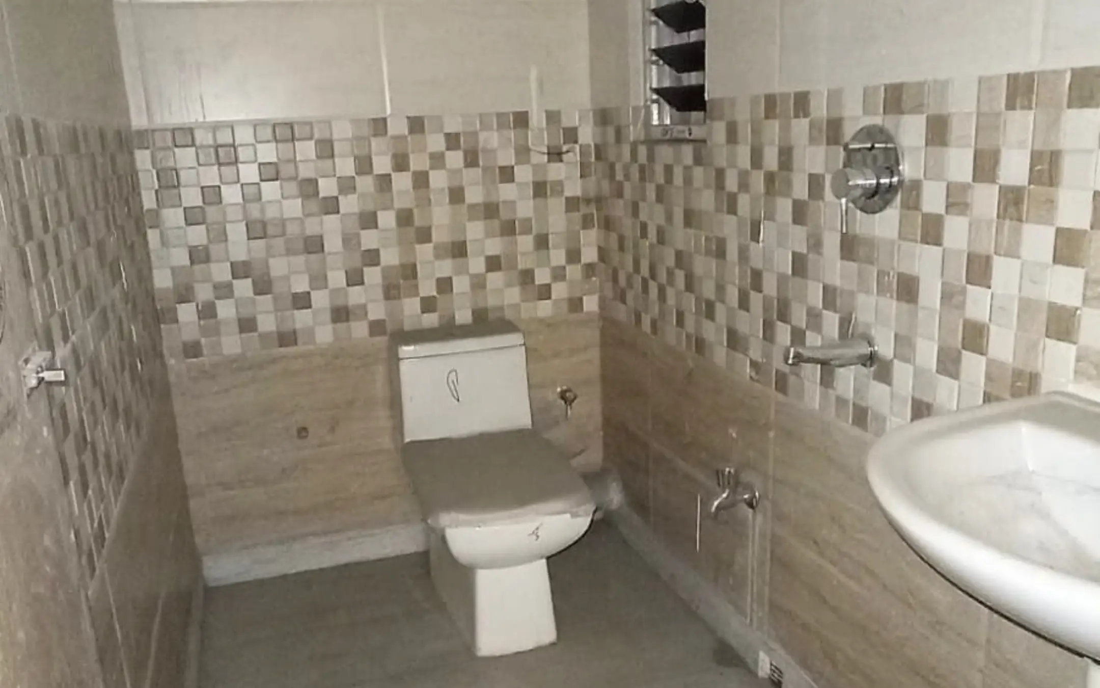 Shree Hary _ 2BHK FLAT _ Chinar Park _ Kolkata (25)